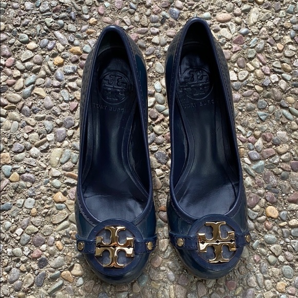TORY BURCH Navy Patent Leather Aaden MidHeel Pumps